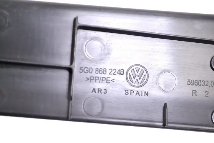 Volkswagen Golf VII (2013 - 2019) 5G0868224B Другая деталь консоли (туннеля) — фото 6