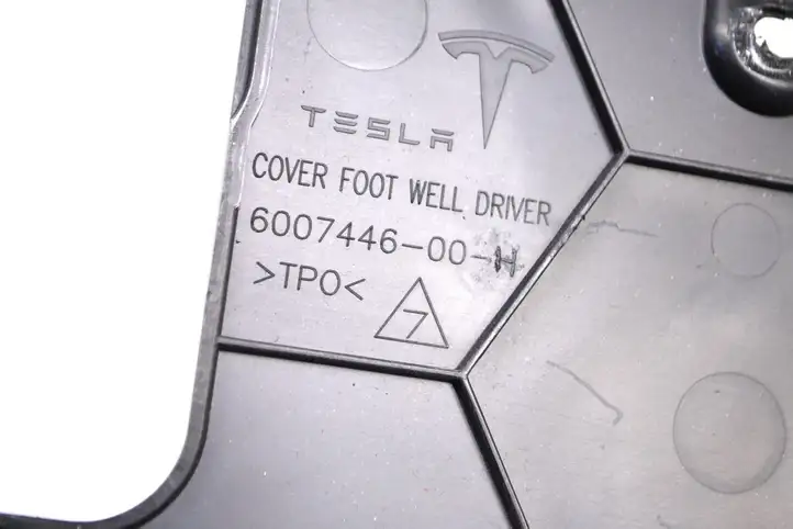 Tesla Model S (2012 - 2016) 600744600H Нижняя отделка панели приборов — фото 5