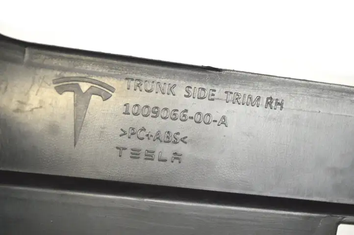 Tesla Model S (2012 - 2016) 100906600A Задняя боковая обшивка салона — фото 6