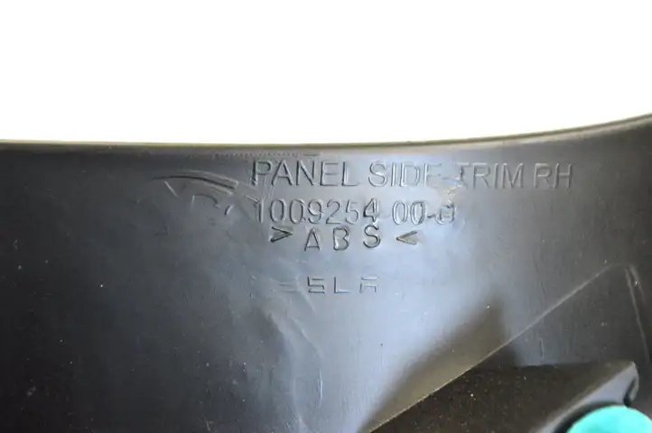Tesla Model S (2012 - 2016) 100925400C Задняя боковая обшивка салона — фото 5