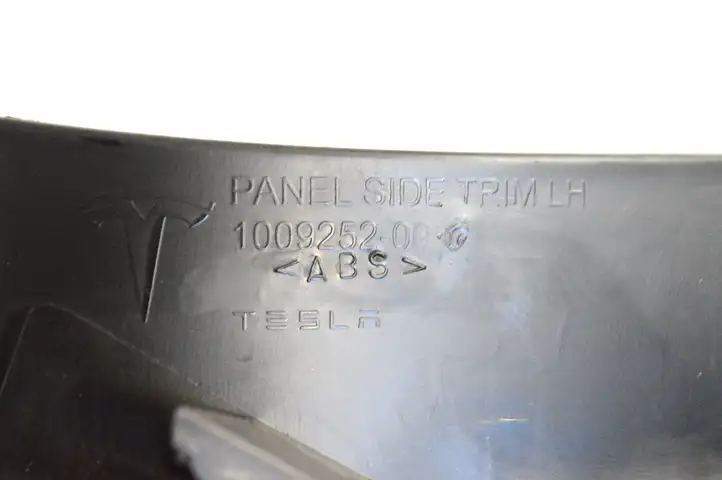 Tesla Model S (2012 - 2016) 100925200C Задняя боковая обшивка салона — фото 5