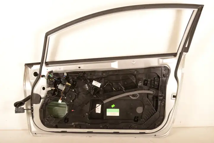 Ford Fiesta (2013 - 2017) Дверь — фото 3