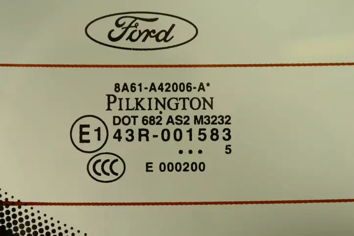 Ford Fiesta (2013 - 2017) Крышка багажника — фото 6