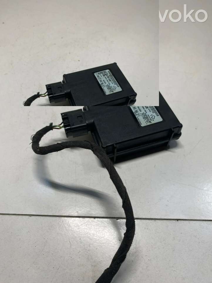 Audi A4 (2000 - 2006)  8E0909511 Солнцезащитная шторка