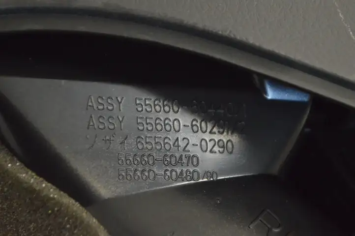 Toyota Land Cruiser (J150) (2009 - ) 5566060440 Воздушная решетка панели — фото 5