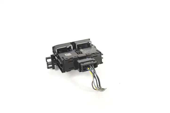 Volkswagen Golf VII (2013 - 2019) 518927238B Кнопка фаркопа в багажнике — фото 3