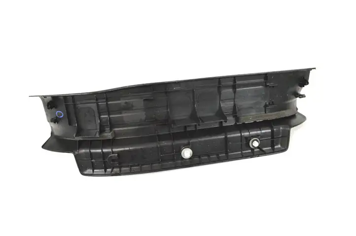 Toyota Land Cruiser (J150) (2009 - ) 6791860200 Внутренняя отделка заднего порога — фото 3