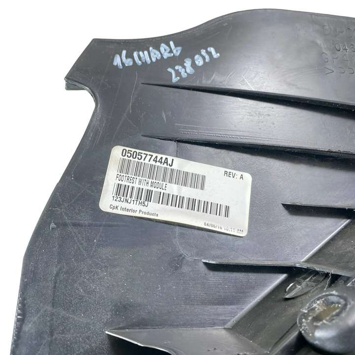 Dodge Charger (2014 - )  05057744AJ Опора ноги