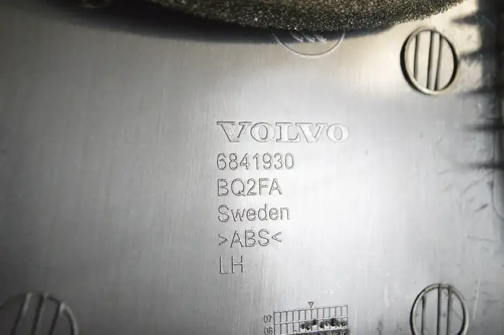 Volvo XC60 (2008 - 2013) 6841930 Нижняя обшивка стойки B — фото 6