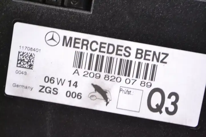 Mercedes-Benz CLK A209,C209 (2002 - 2009) A2098200789 Усилитель антенны — фото 5