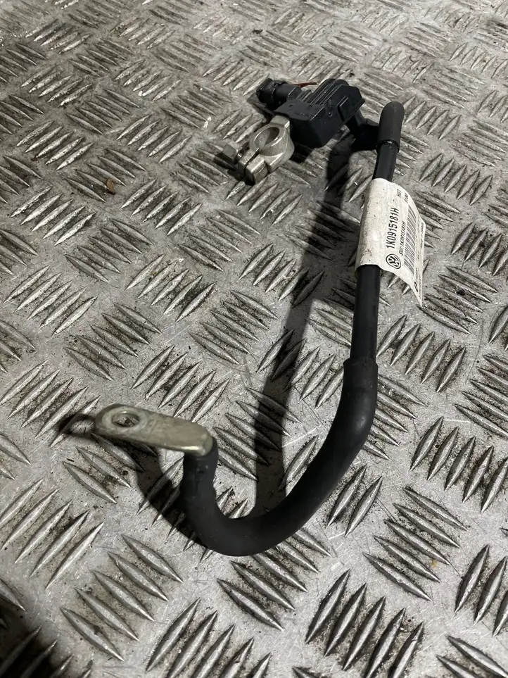 Volkswagen Tiguan (2011 - 2016)  1K0915181H Минусовый провод (аккумулятора)