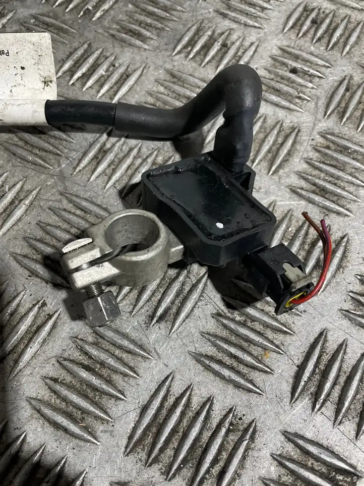 Volkswagen Tiguan (2011 - 2016)  1K0915181H Минусовый провод (аккумулятора)