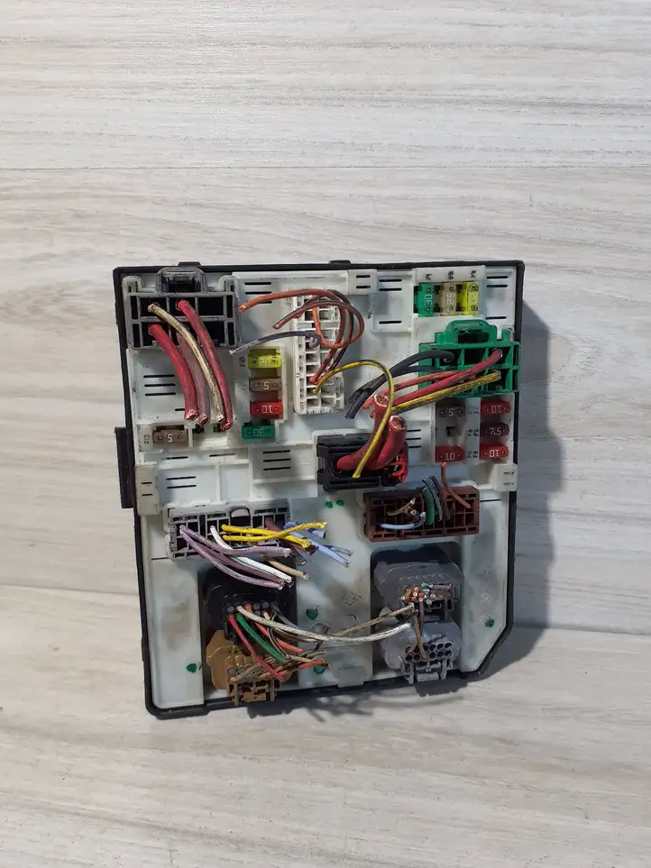 Renault Master III (2010 - ) 284B64474R Блок предохранителей — фото 1