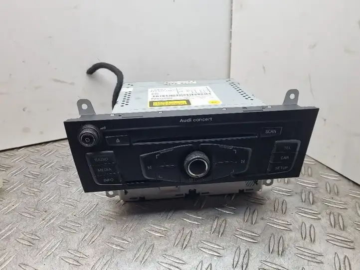 Audi A4 (2007 - 2011)  8T2035186C Радио/ проигрыватель CD/DVD / навигация