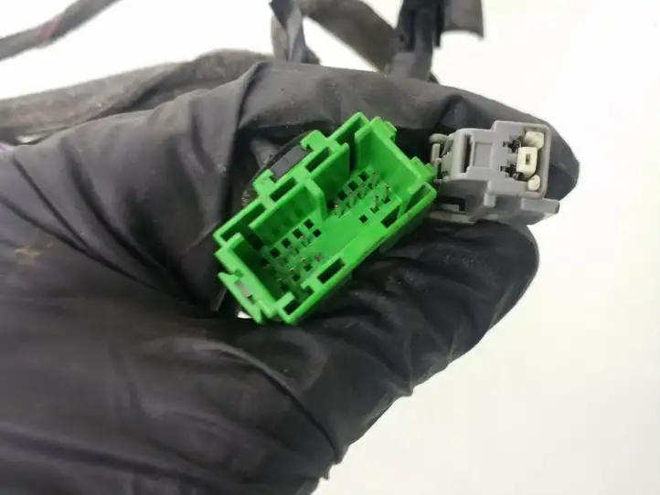 Volvo V70 (2000 - 2004)  8676027 Проводка передних дверей