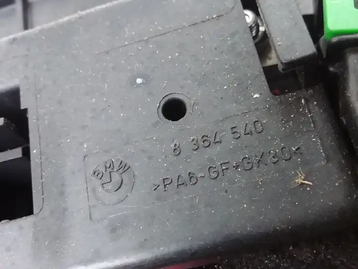 BMW 3 E46 (1998 - 2005)  8364540 Блок предохранителей