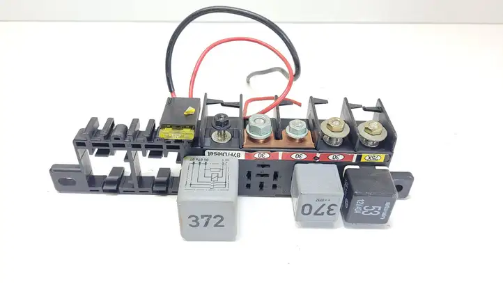 Volkswagen PASSAT B5.5 (2001 - 2005) Блок предохранителей — фото 1
