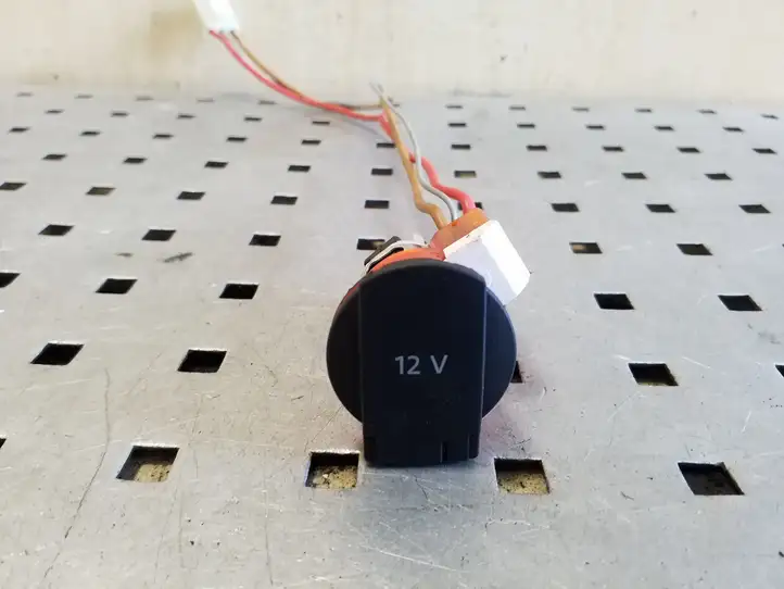 Audi A5 8T 8F (2007 - 2011) 8K0919309 Розетка 12V (задняя) — фото 1