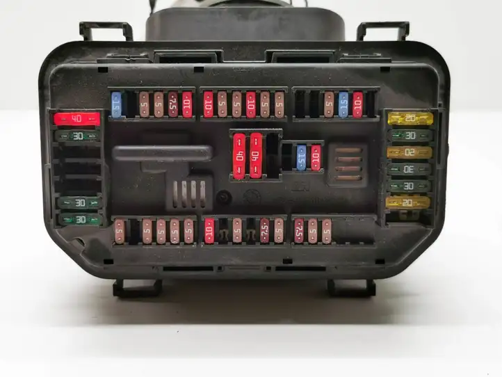 BMW 3 F30 F35 F31 (2012 - 2018)  9224872 Блок предохранителей