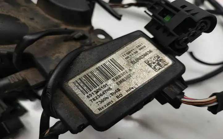 BMW 5 F10 F11 (2009 - 2016)  7811112 Проводка двигателя