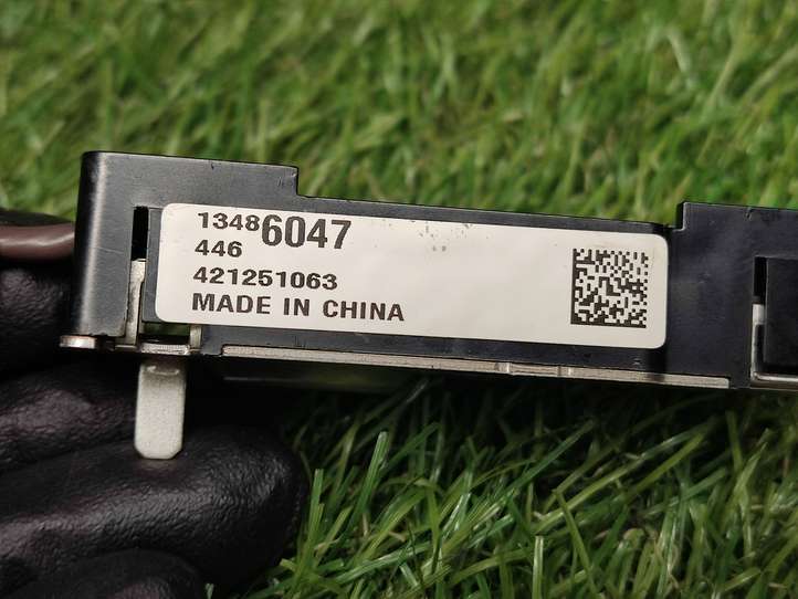 Chevrolet Cruze II (2016 - )  13486047 Антенна (антенна GPS)