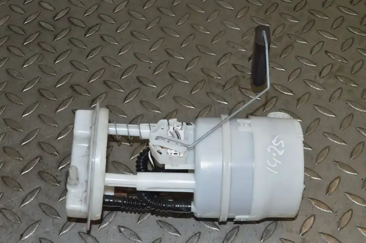 Nissan Juke I F15 (2010 - 2018) 170401KA0A Топливный насос (в баке) — фото 1