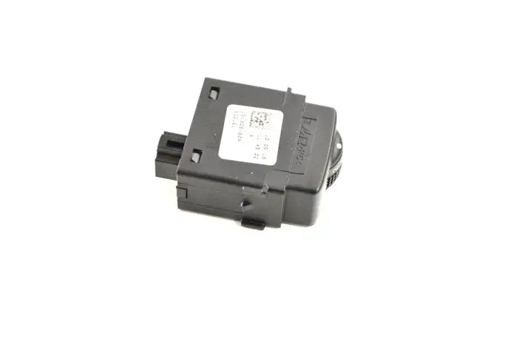 Nissan Juke I F15 (2010 - 2018) 25190BV80A Кнопка фаркопа в багажнике — фото 4