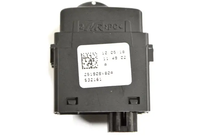Nissan Juke I F15 (2010 - 2018) 25190BV80A Кнопка фаркопа в багажнике — фото 5