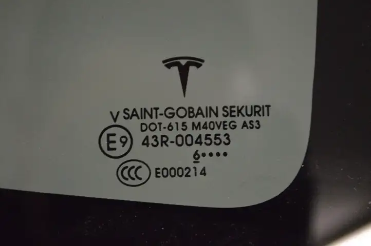 Tesla Model X (2015 - 2021) 43R004553 Заднее боковое стекло — фото 5