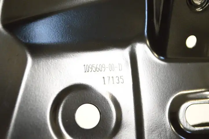 Tesla Model 3 (2017 - 2023) 109560900D Другая часть кузова — фото 5