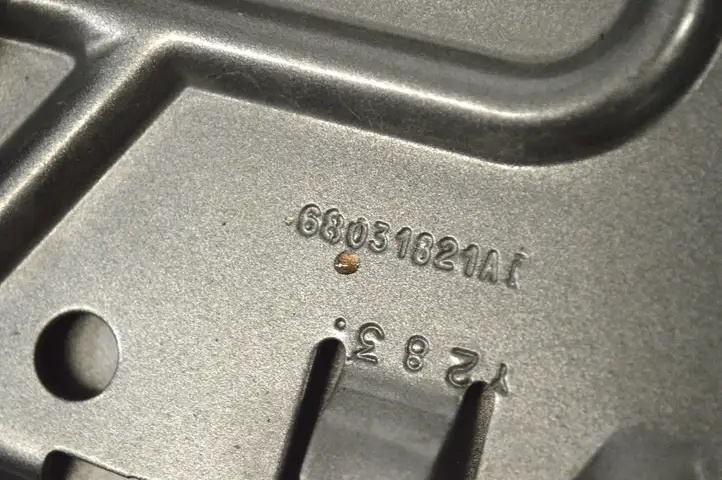 Jeep Grand Cherokee (2010 - 2021) 68031821AD Отделка лючка топливного бака — фото 6