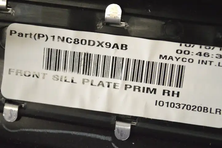 Jeep Grand Cherokee (2010 - 2021) 1NC80DX9AB Внутренняя отделка переднего порога — фото 6