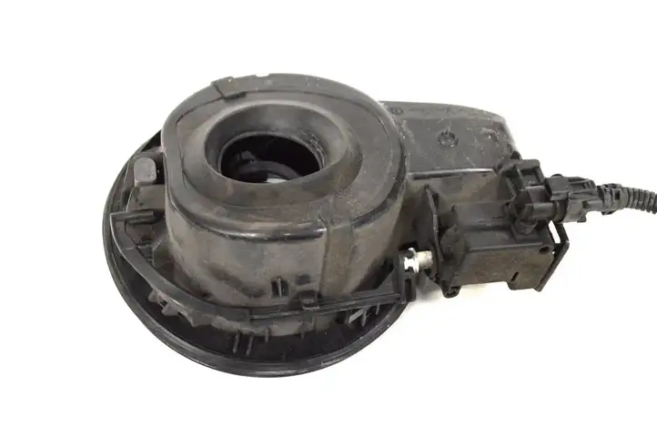 Opel Astra J (2012 - 2015) 13393911 Отделка лючка топливного бака — фото 4