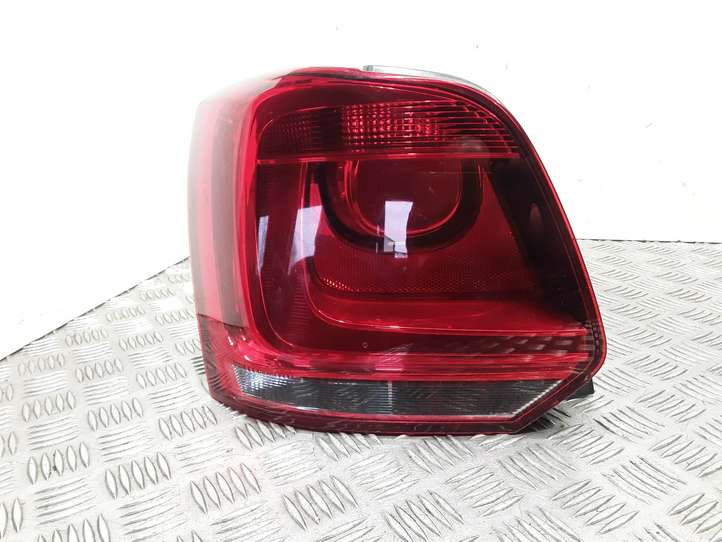 Volkswagen Cross Polo (2009 - 2018)  6R0945095L Задний фонарь в кузове