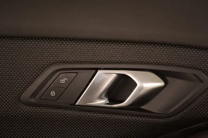 BMW 3 G20 G21 (2019 - ) Обшивка передней двери — фото 3