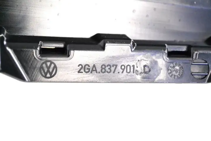 Volkswagen T-Roc (2017 - ) 2GA837901D Накладка стекла передней двери — фото 5