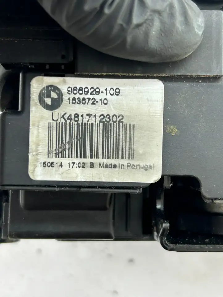 BMW 3 F30 F35 F31 (2012 - 2018) 966929109 Замок крышки багажника — фото 2