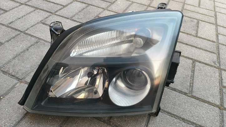 Opel Vectra (2002 - 2005)  15588700 Передняя фара