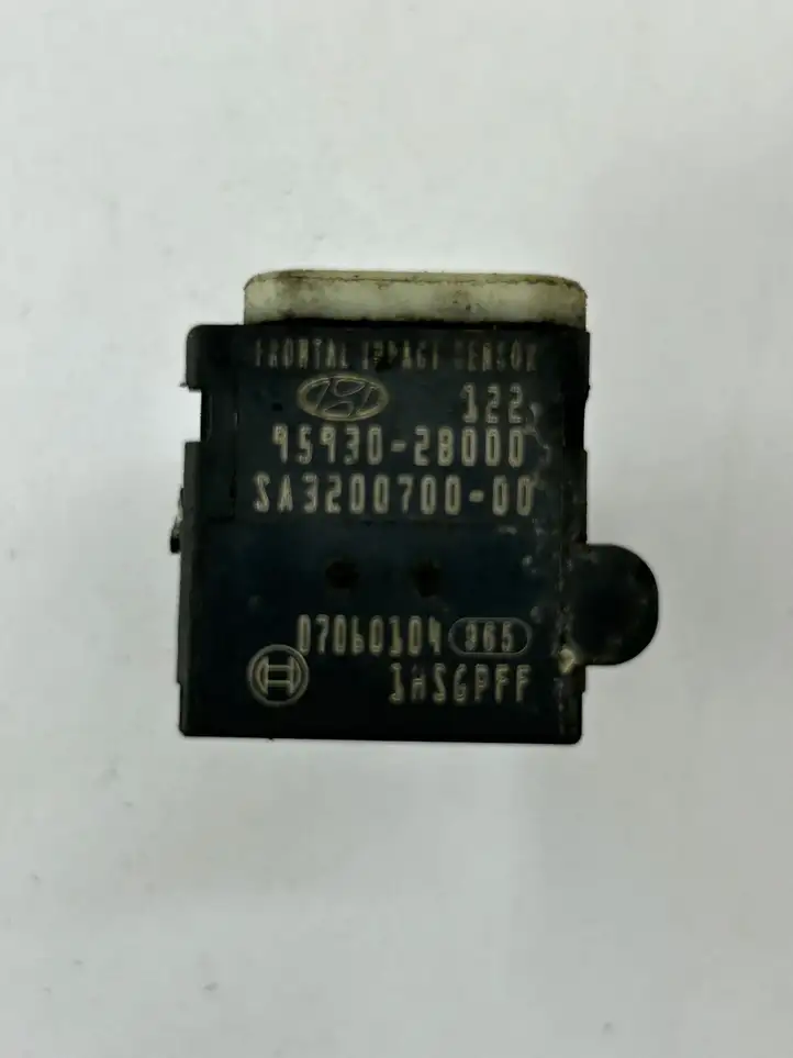 Hyundai Santa Fe (2005 - 2009) 959302B000 Датчик удара SRS — фото 2