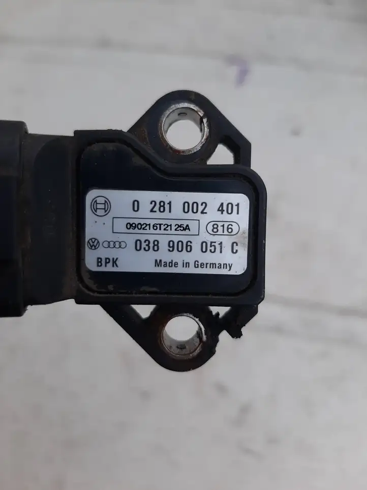 Volkswagen PASSAT B5 (1997 - 2000) 0281002401 Датчик давления воздуха впуска — фото 3