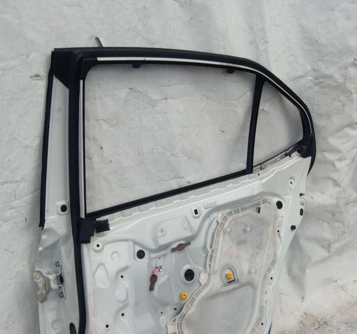 Toyota Camry (2017 - 2020)  6700306330 Задняя дверь