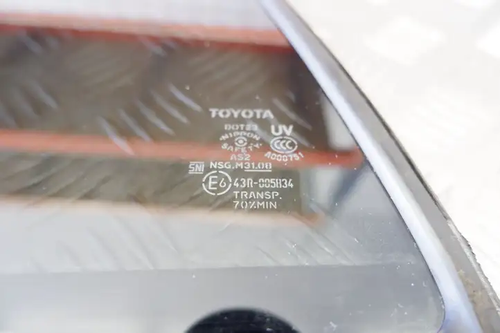 Toyota Prius (XW50) (2015 - ) 6818947030 Форточка двери — фото 4