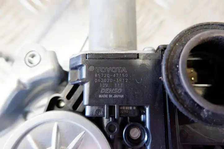 Toyota Prius (XW50) (2015 - ) 8572047150 Стеклоподъемник задней двери — фото 2