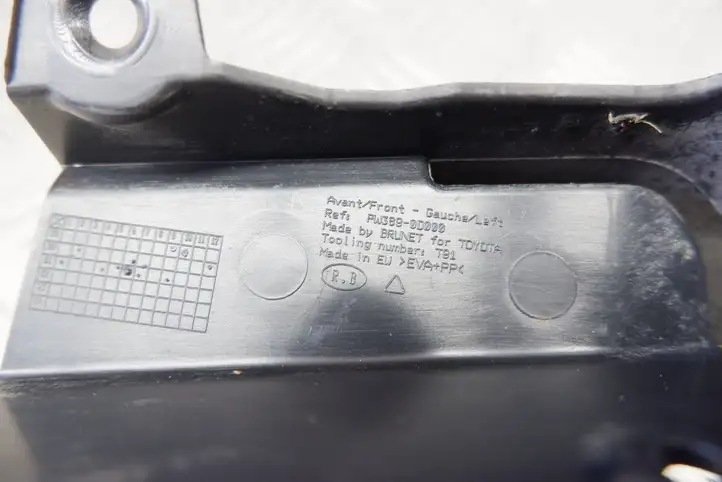 Toyota Yaris XP210 (2020 - ) PW3890D000 Передний брызговик — фото 3