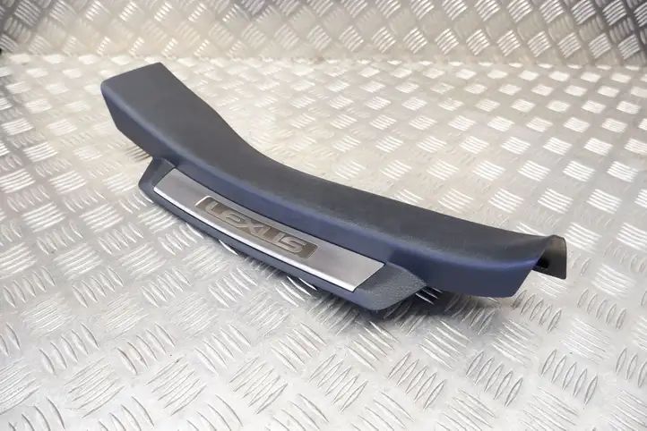 Lexus GS 250 300 350 300h 450h (2015 - 2020) 6793030070 Внутренняя отделка заднего порога — фото 1