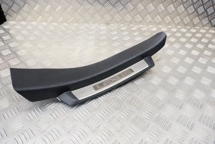 Lexus GS 250 300 350 300h 450h (2015 - 2020) 6793030070 Внутренняя отделка заднего порога — фото 5