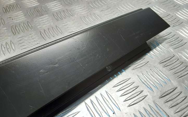 Land Rover Range Rover (2002 - 2005)  DDE000130 Облицовка стекла задней двери