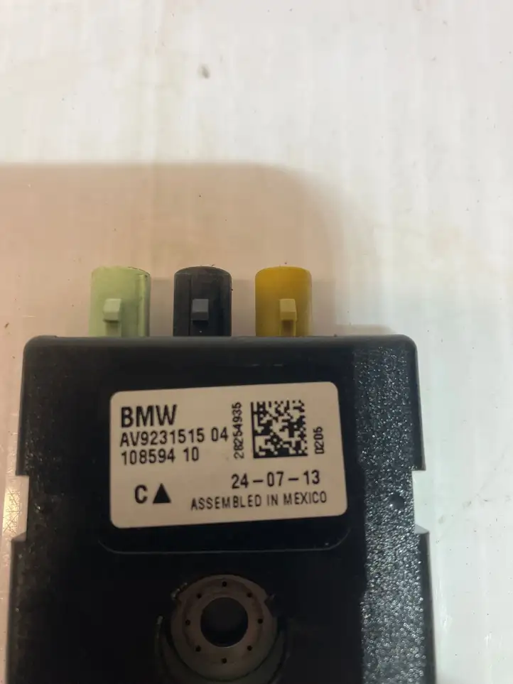 BMW 3 F30 F35 F31 (2012 - 2018) 9231515 Усилитель антенны — фото 3
