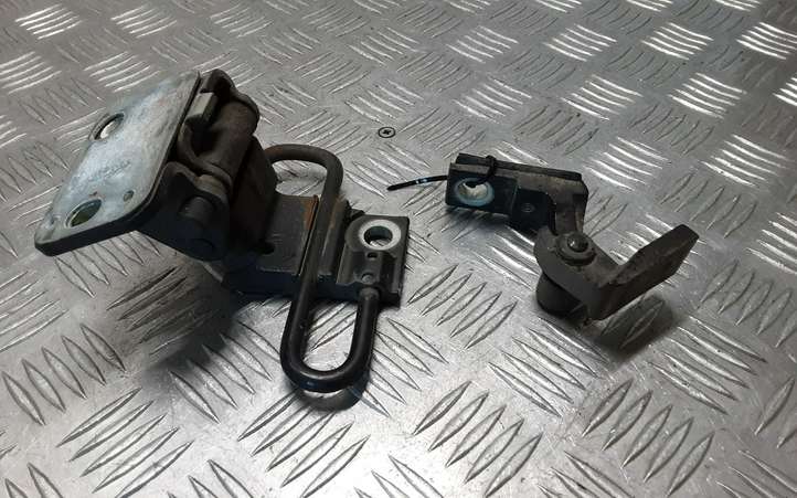 Audi A4 (2004 - 2009)  8E0831411B Комплект петель передней двери