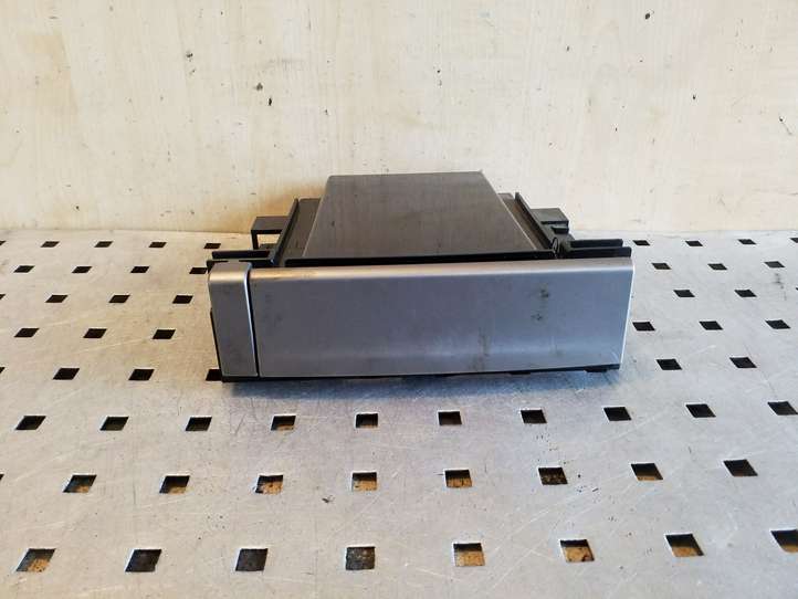 Subaru Forester SG (2003 - 2005)  D030418A0535 Ящик для вещей